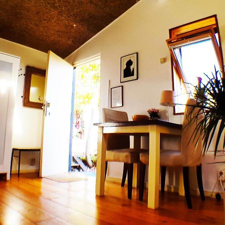 Romantic quiet studio on the canal Amsterdam Esterno foto